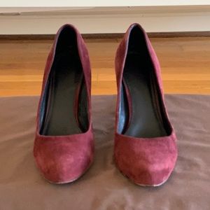 Burgundy platform Pump